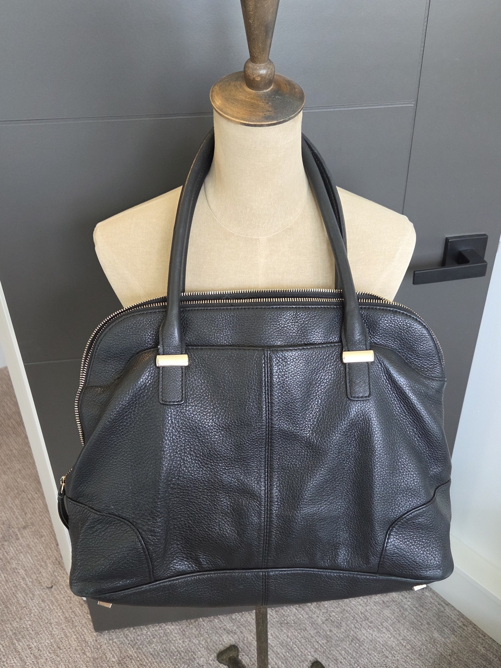 Danier Black Pebbled Leather Tote Bag Purse Shoulder Satchel Work Carryall Gold